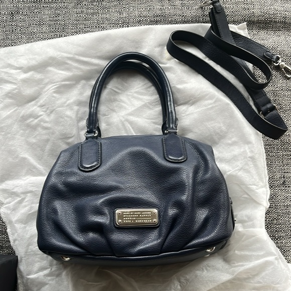 Marc by Marc Jacob’s New Q Legend Satchel bag in Navy with Silver metalware - Picture 4 of 16